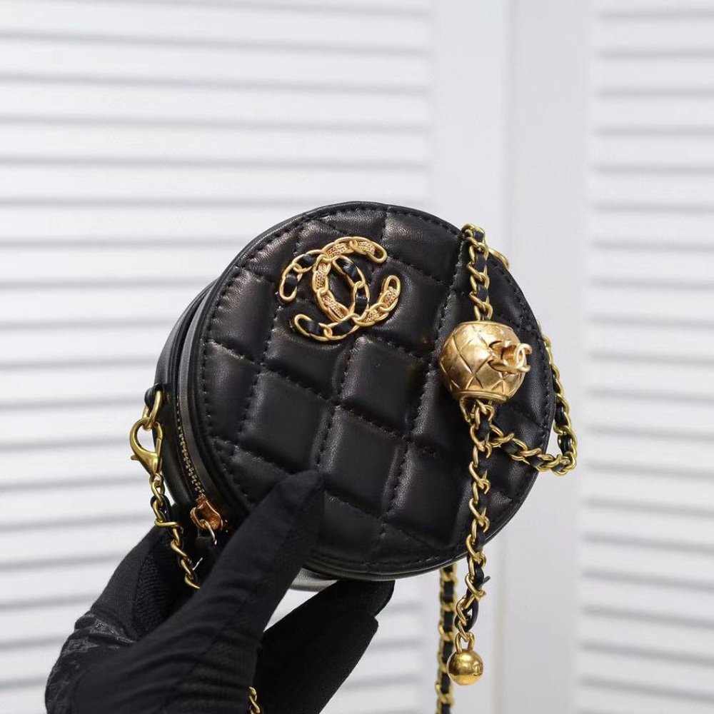 Vintage Chanel Caviar Gold Chain Crossbody Bag